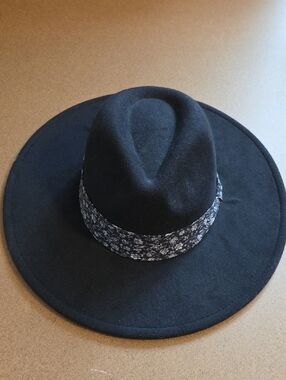 Wide Brim Black Felt Fedora with Floral Band ONE SIZE